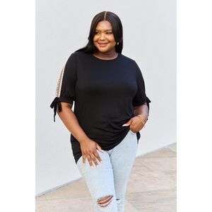 Celeste Full Size Solid Top With Arm Detail In Black